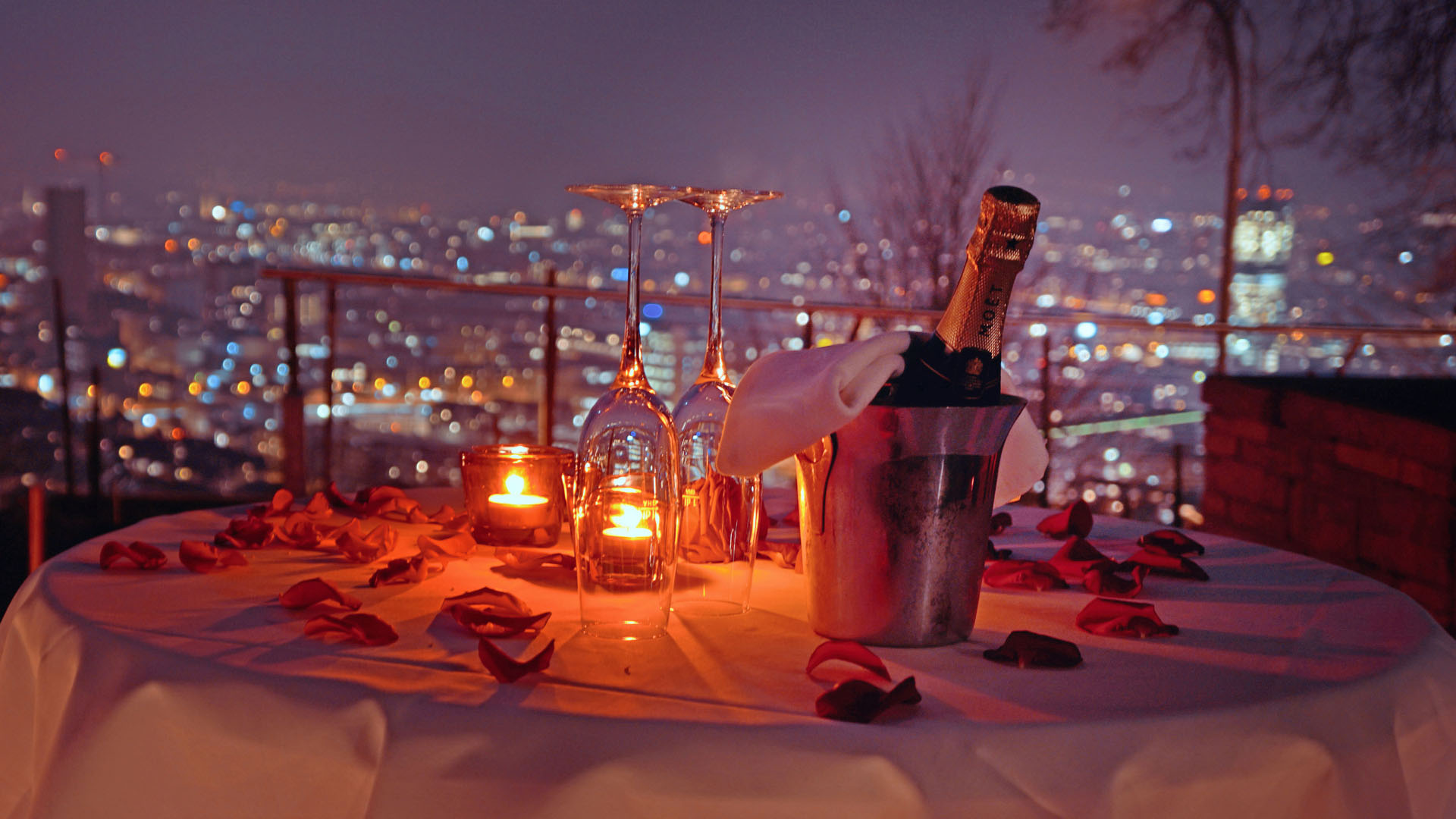 Über den Dächern Zürichs - Das romantische Dinnerpackage für Verliebte