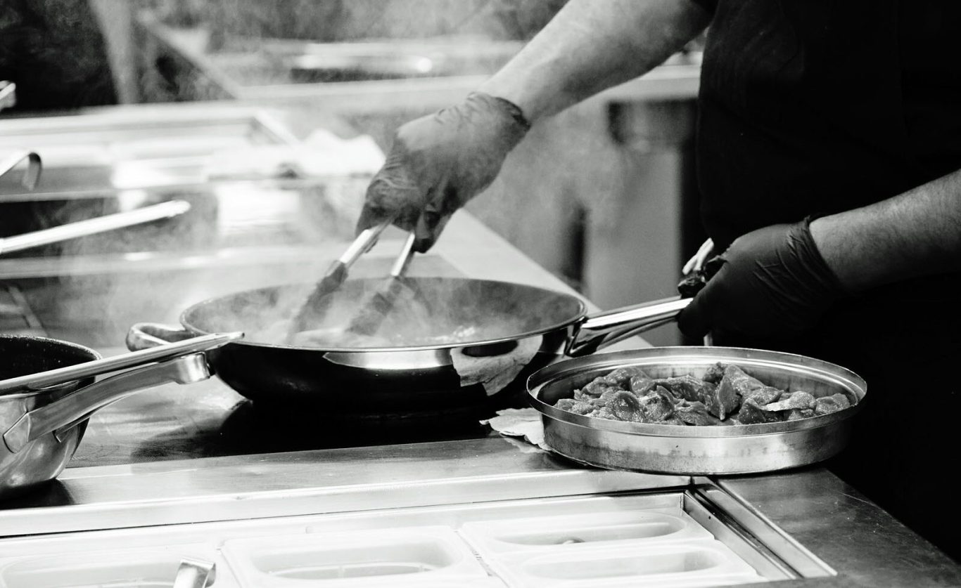 In der WOK-Küche brutzelt es wieder
